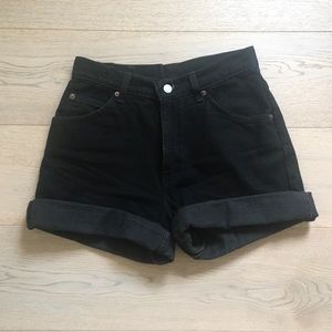 Black Levi’s 950 Relaxed Fit Denim Shorts